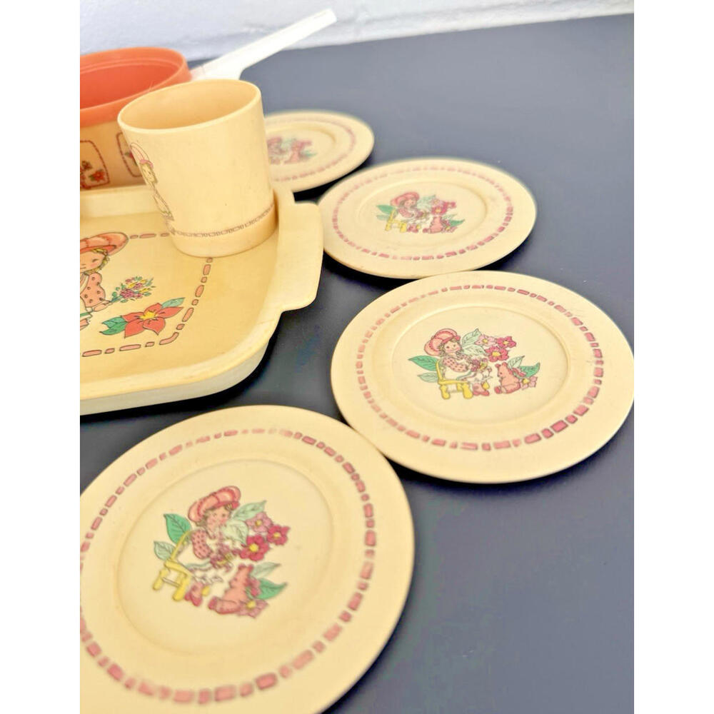 Strawberry Shortcake Chilton play Dishes, pots, pans, and cups Vintage 80’s